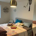 Δωμάτια σε οικογενειακή κατοικία Vibe *